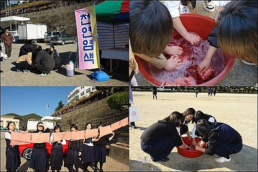 천연염색 동아리 회원들 황토염색을 하고 있는 손길들과 동그랗게 모여있는 아이들, 그리고 줄에 널린 손수건들이 모두 아름답다. 현재 정부가 지원하는 교육복지투자사업의 일환으로 12개의 동아리가 활발하게 운영되고 있다. 천연염색 동아리도 그 중 하나이다.